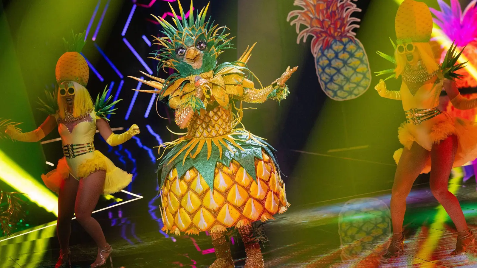 „Lady Ananas“ ist bei „The Masked Singer“ raus. (Archivbild) (Foto: Rolf Vennenbernd/dpa)