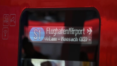 Auch die Flughafenlinien sind im Herbst von Sperrungen betroffen. (Symbolbild) (Foto: Florian Diettrich/dpa)