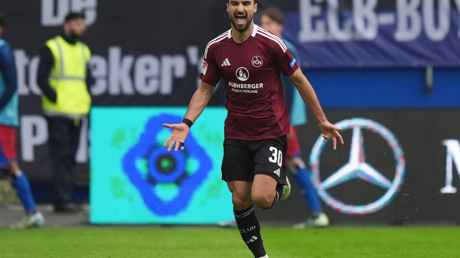 Dieses Bild wird es beim 1. FC Nürnberg wohl nicht mehr geben: Mahir Emreli beim Torjubel. (Foto: Marcus Brandt/dpa)