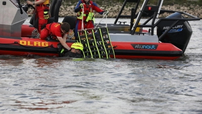 In Flüssen schwimmen - das ist nichts für Ungeübte, mahnt DLRG-Präsidentin Ute Vogt. (Foto: Sascha Thelen/dpa)