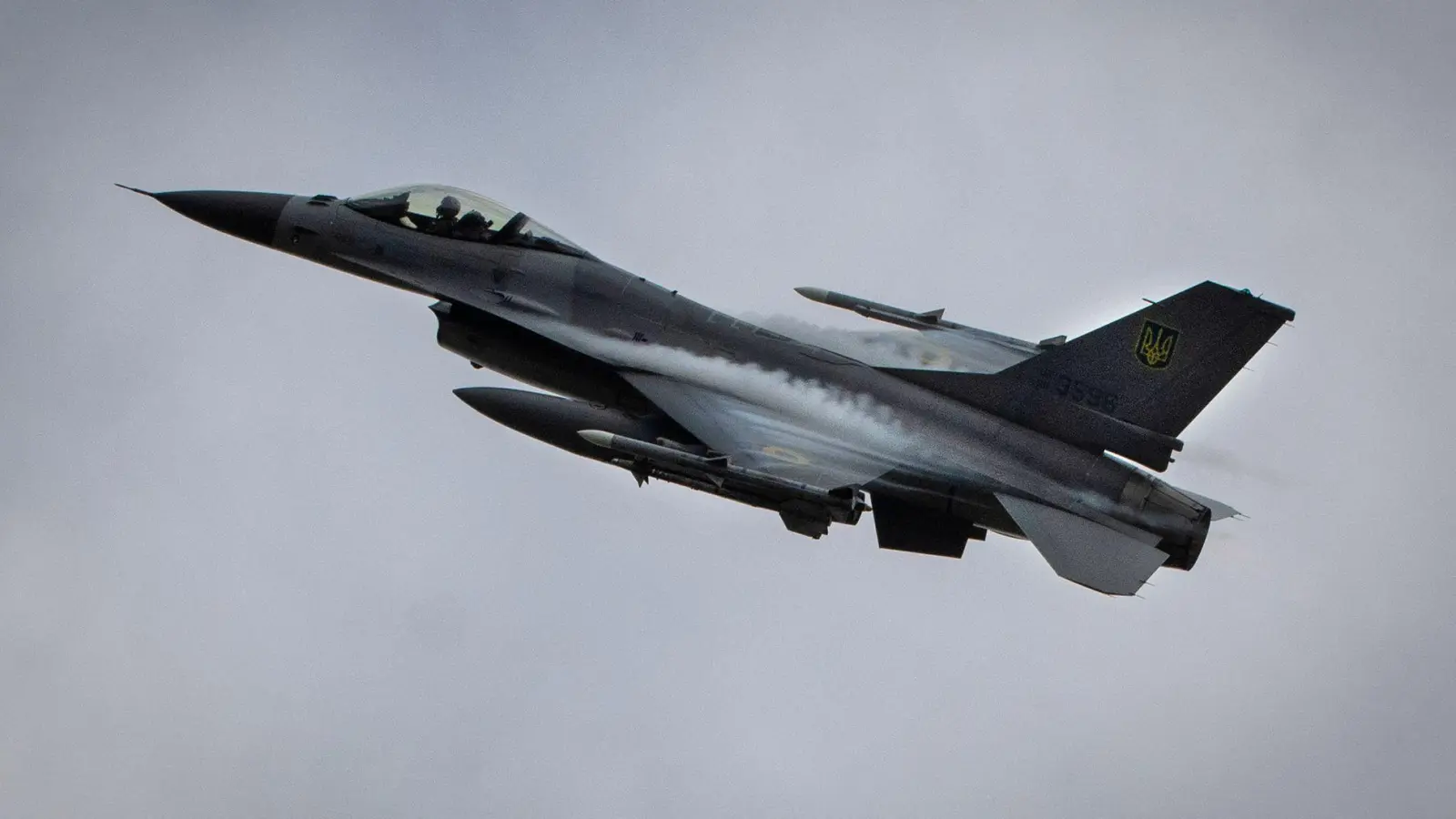 Die F-16-Maschinen aus amerikanischer Produktion sollen die russischen Angreifer vor Probleme stellen. (Foto: Efrem Lukatsky/AP/dpa)