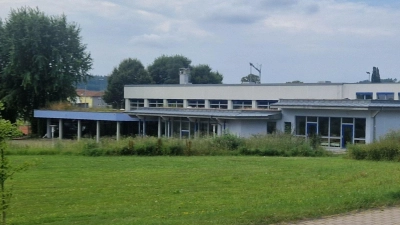 Das Gelände für einen Neubau, der die Frankenlandhalle ersetzen sollte, wurde schon vorbereitet. Allerdings verschiebt sich der für 2025 vorgesehene Baubeginn wahrscheinlich um einige Jahre. (Foto: Friedrich Strohmeier)