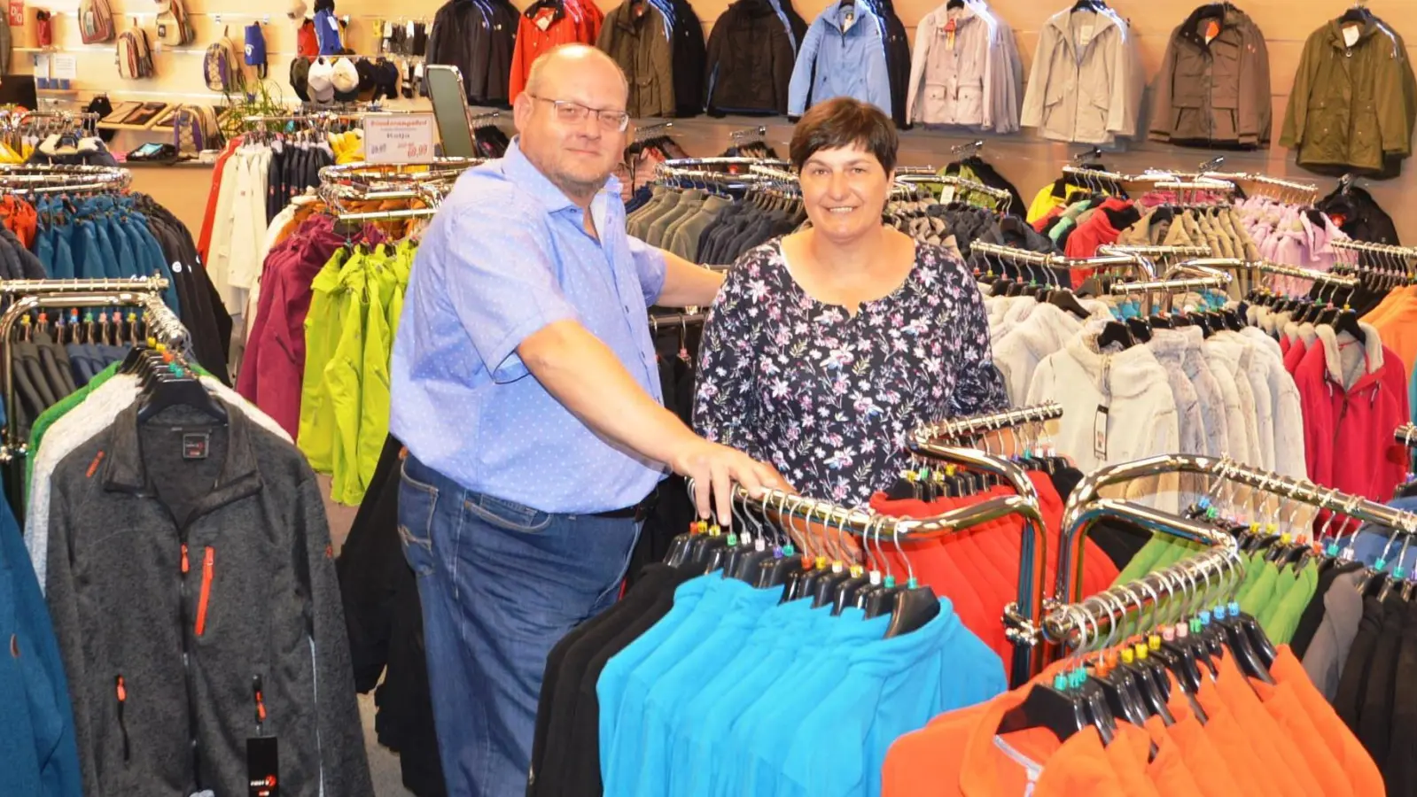 Regina und Rolf Schroff schließen zum Jahresende ihren Outdoor-Store. (Foto: Peter Tippl)