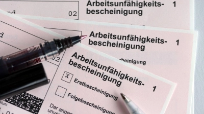 Der CDU-Arbeitnehmerflügel kritisiert die Pläne für strengere Krankmeldungen.  (Foto: Jens Büttner/dpa-Zentralbild/dpa)