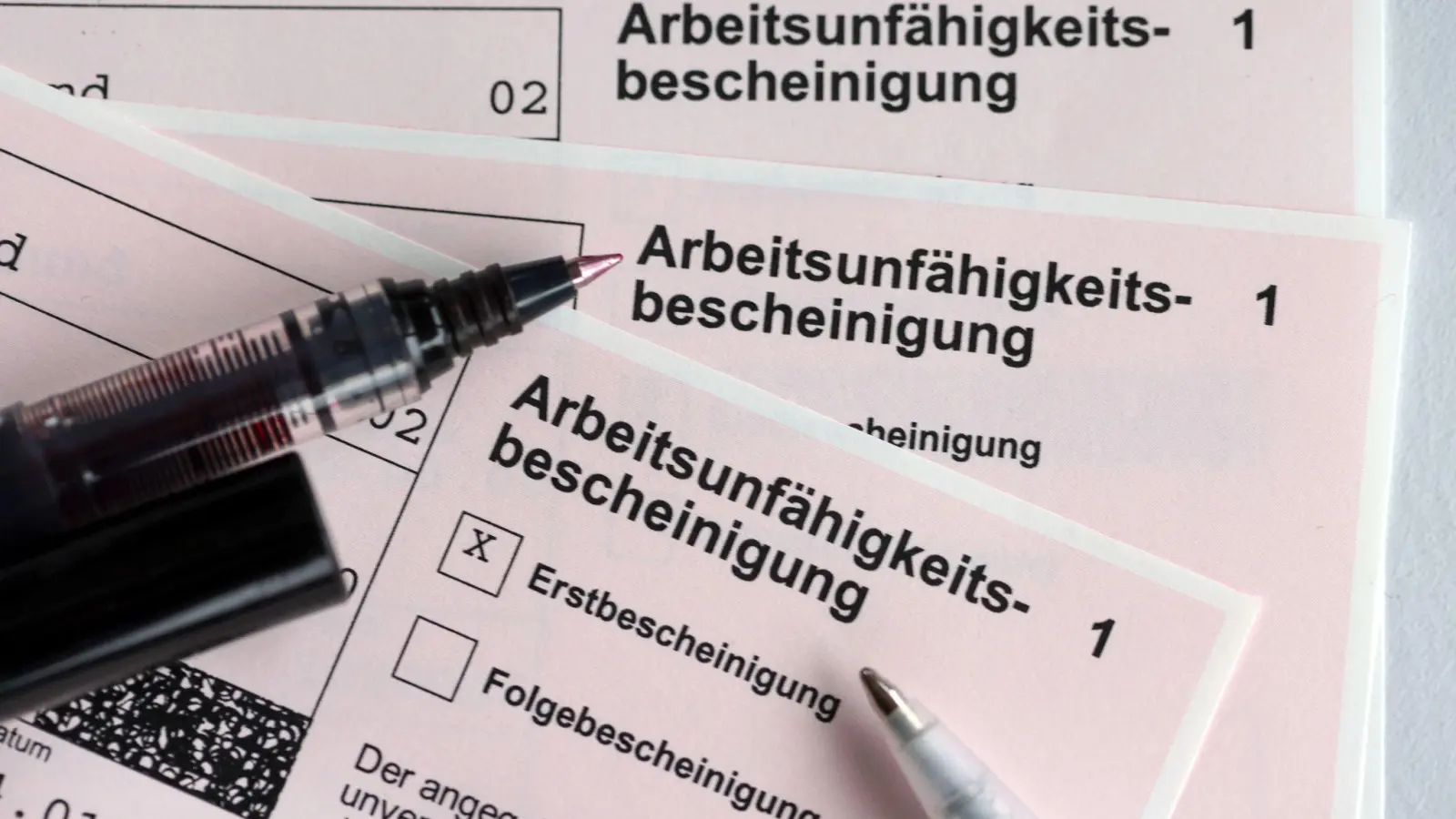 Der CDU-Arbeitnehmerflügel kritisiert die Pläne für strengere Krankmeldungen.  (Foto: Jens Büttner/dpa-Zentralbild/dpa)