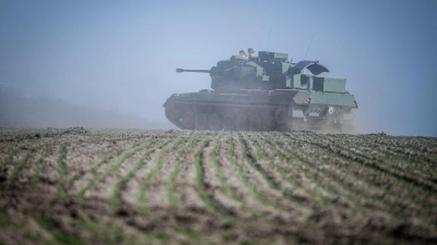 Wieviele Panzer Deutschland in die Ukraine liefert, soll künftig nicht mehr im Internet zu lesen sein. (Foto: Kay Nietfeld/dpa)