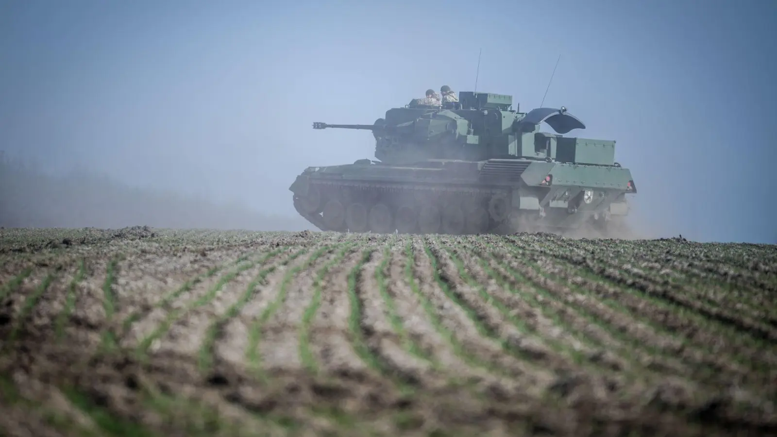 Wieviele Panzer Deutschland in die Ukraine liefert, soll künftig nicht mehr im Internet zu lesen sein. (Foto: Kay Nietfeld/dpa)