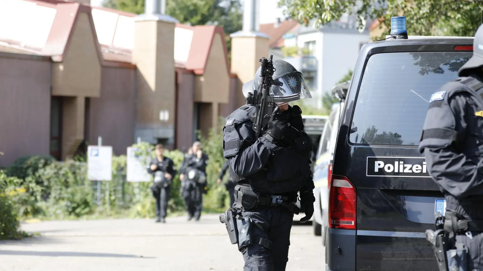 Die Polizei sucht weiterhin Zeuginnen und Zeugen.  (Foto: David Oßwald/NEWS5/dpa)