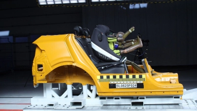 Crashtest: Sechs Babyschalen und elf Kindersitze hat der ADAC geprüft. (Foto: BildschnittTV/ADAC/dpa-tmn)