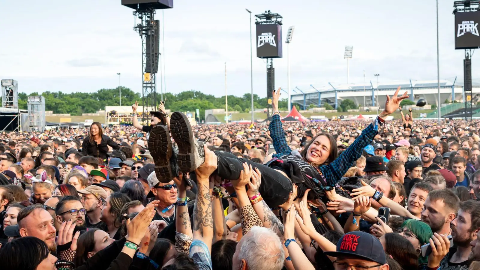 Wie bei der Jubiläumsausgabe 2025 ist Rock im Park in diesem Jahr wieder ausverkauft. (Archivbild) (Foto: Daniel Karmann/dpa)