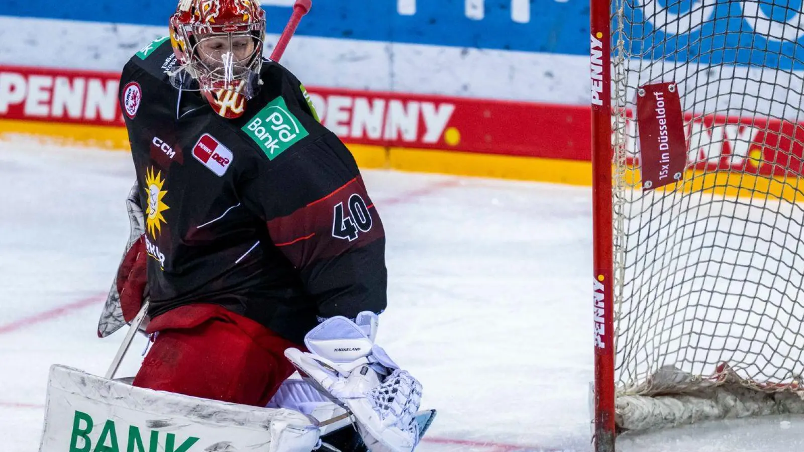 Die in finanziellen Nöten steckende DEG muss ihren Keeper trotz langfristigen Vertrags wohl abgeben. (Foto: David Inderlied/dpa)