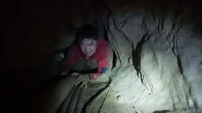 Die Retter mussten sich durch extrem enge Tunnel kämpfen. (Foto: Uncredited/Benz Norrased Palasing Seascout Diving/AP/dpa)