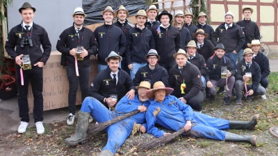 Der Kerwaumzug der Ortsjugend mit anschließender Predigt am Sonntag ab 13 Uhr zählt zu den Highlights der Weigenheimer Kerwa. Man darf gespannt sein, welche Missgeschicke es in diesem Jahr auf einen Kerwawagen geschafft haben. (Foto: Rainer Fritsch)