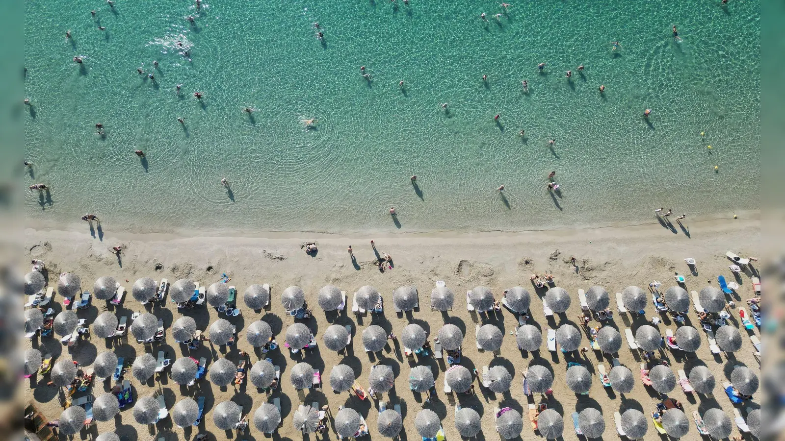 Bei Luxusreisen ist Griechenland die beliebteste Destination. (Archivbild) (Foto: Thanassis Stavrakis/AP/dpa)