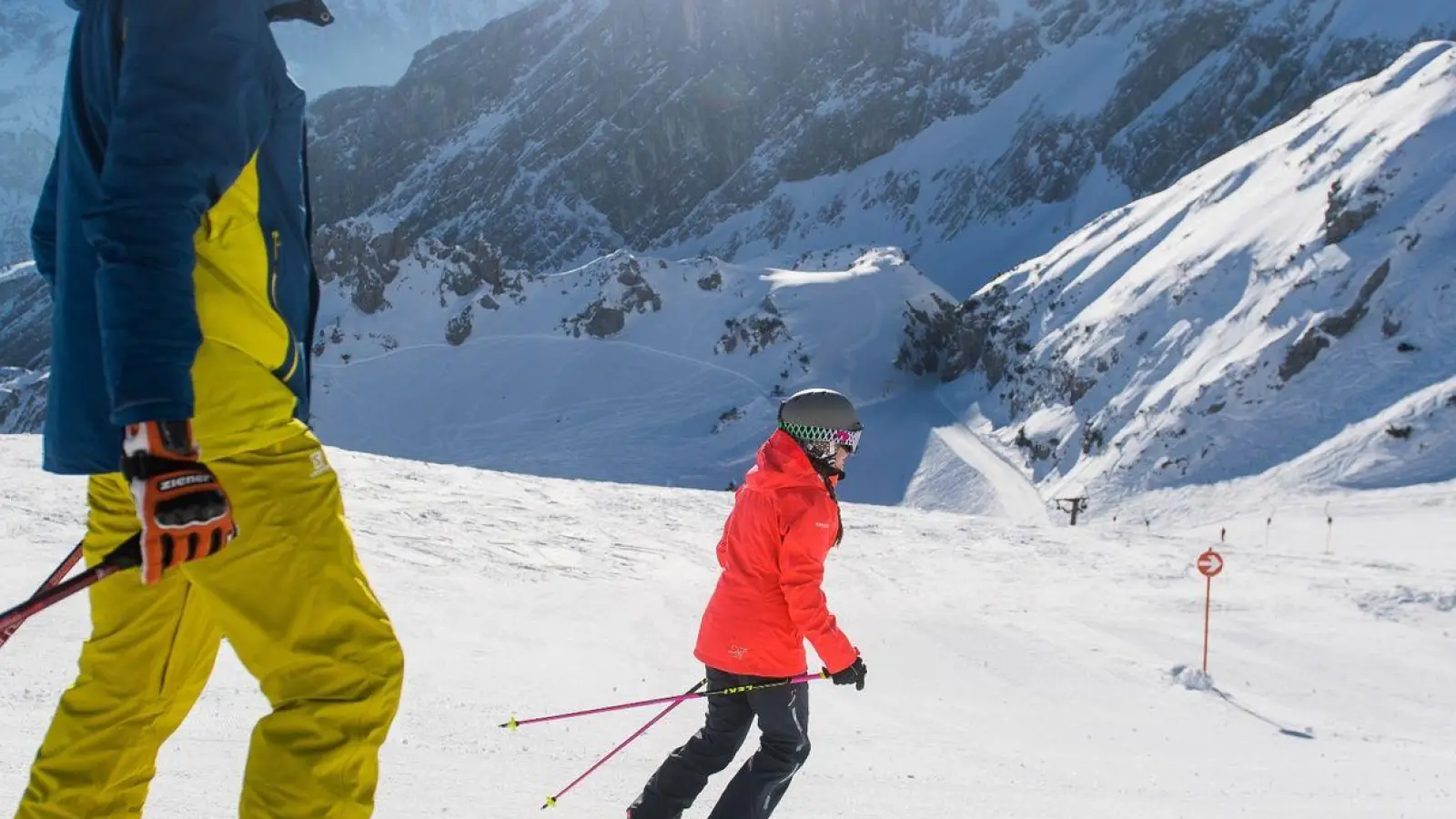 Auch wenn sie nur wenig wärmt: Die Sonne hat auch an Wintertagen Kraft und kann Schäden in unseren Hautzellen verursachen. (Foto: Benjamin Nolte/dpa-tmn)