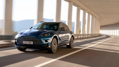 SUV als Straßensportler: Der neue Aston Martin DBX707 kann bis zu 310 km/h schnell werden. (Foto: Dominic Fraser/Aston Martin/dpa-tmn)