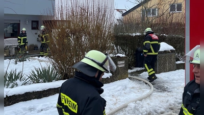 Ein Kellerbrand beschäftigte am Mittwoch ein gutes Dutzend Feuerwehrleute in Uffenheim. (Foto: Feuerwehr Uffenheim)