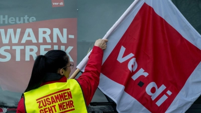 Mit Warnstreiks in Augsburg will Verdi den Druck auf die Arbeitgeber erhöhen. (Archivbild)   (Foto: Stefan Puchner/dpa)