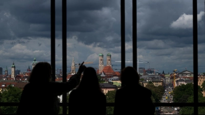 In Bayern bleibt es nass. (Symbolbild) (Foto: Peter Kneffel/dpa)