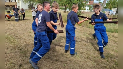 Die Jugendgruppe aus Dinkelsbühl in Aktion bei der Olympiade. (Foto: Friedrich Zinnecker)