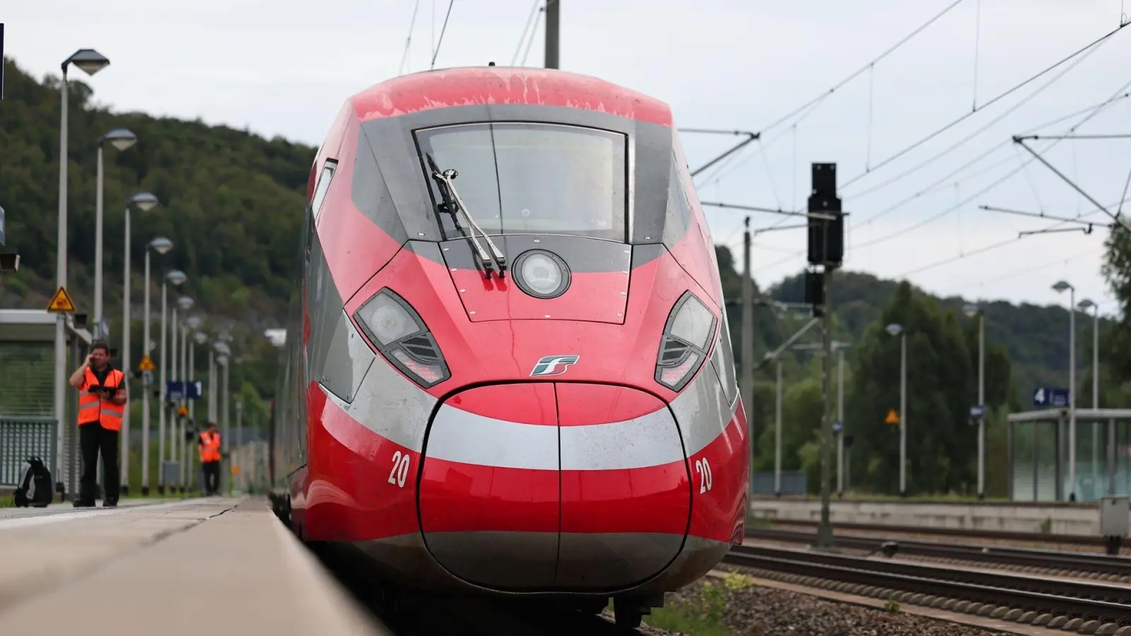 Die Probefahrten mit dem umgerüsteten Frecciarossa werden laut Bahn mehrere Monate dauern.  (Foto: dpa)