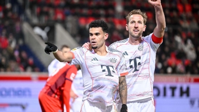 Zeigten eine famose vorige Saison im Bayern-Angriff: Luiz Diaz (links) und Torjäger Harry Kane. (Archivbild) (Foto: Harry Langer/dpa)