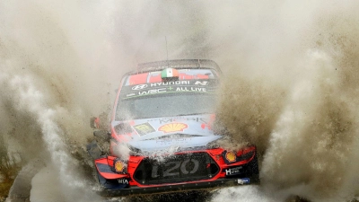 Der Ire Craig Breen und sein Beifahrer Paul Nagle fahren in ihrem Hyundai I20 Coupe WRC. (Foto: Bradley Collyer/PA Wire/dpa/Archivbild)