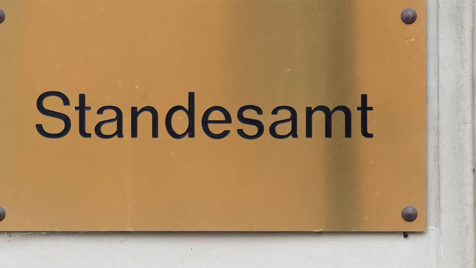 Eine Änderung des Familiennamens ist für Erwachsene auch ohne Heirat unter bestimmten Voraussetzungen möglich. (Foto: Paul Zinken/dpa/dpa-tmn)