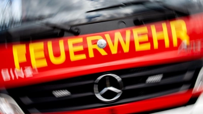 Der Brand eines Wohnhauses konnte innerhalb kurzer Zeit gelöscht werden, die Suche nach den vier Kindern im Dachgeschoss dauerte hingegangen lange. (Symbolbild) (Foto: Hauke-Christian Dittrich/dpa)