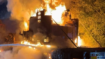 Die Löscharbeiten dauerten die ganze Nacht.  (Foto: Polizeiinspektion Stadtsteinach/dpa)