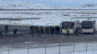 Erst am Freitag angekommen: Die Bundeswehr zieht ihr Erkundungsteam aus Grönland wieder ab. (Foto: Julia Wäschenbach/dpa)
