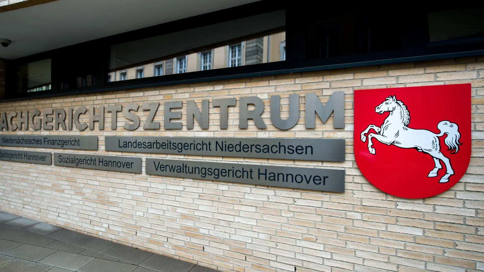 Das Landesarbeitsgericht musste entscheiden, ob VW zwei Managern Schadenersatz und Schmerzensgeld zahlen muss. (Archivbild) (Foto: Hauke-Christian Dittrich/dpa)