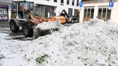 Hagel im Hochsommer - wie ist das möglich? (Archivbild) (Foto: Bernd Weißbrod/dpa)