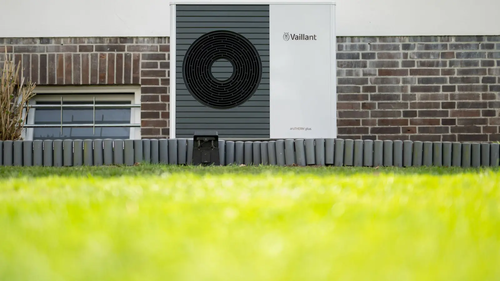 Ab dem 21. Juli 2026 gelten für den Einbau von Wärmepumpen in Deutschland neue, reformierte Förderbedingungen. (Foto: Daniel Reinhardt/dpa/dpa-tmn)