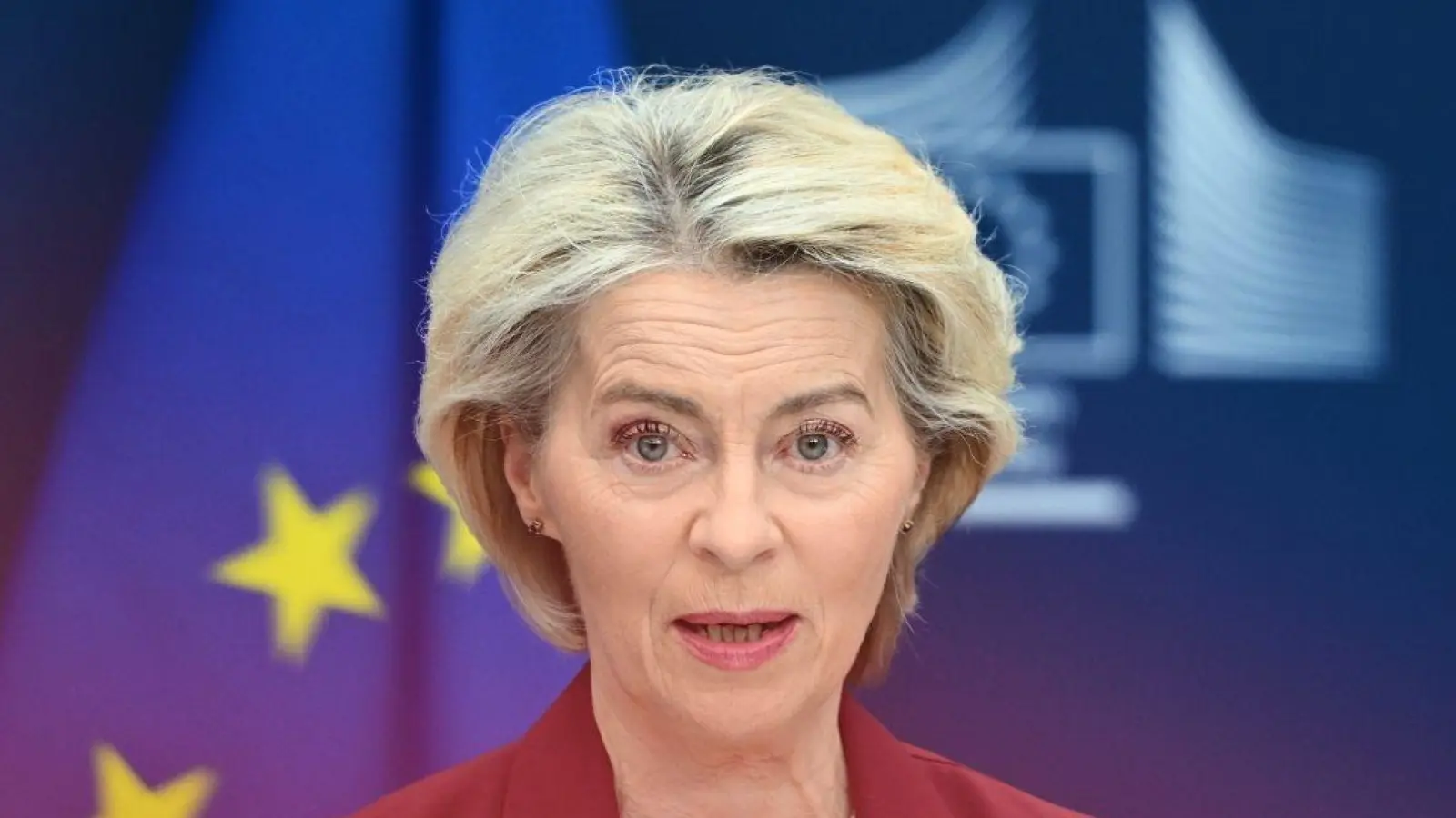 Die EU-Kommission präsentierte ein Konzept, um festgesetztes russisches Vermögen für die Ukraine zu nutzen. (Foto: Harry Nakos/AP/dpa)