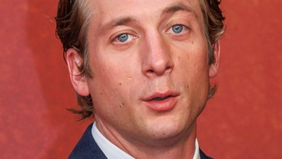Jeremy Allen White stellte in Berlin den neuen Film über Bruce Springsteen vor.  (Foto: Andreas Gora/dpa)