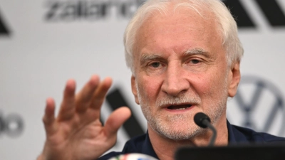 Rudi Völler sieht keinen Grund zur Sorge bei zwei schwierigen WM-Themen.  (Foto: Federico Gambarini/dpa)