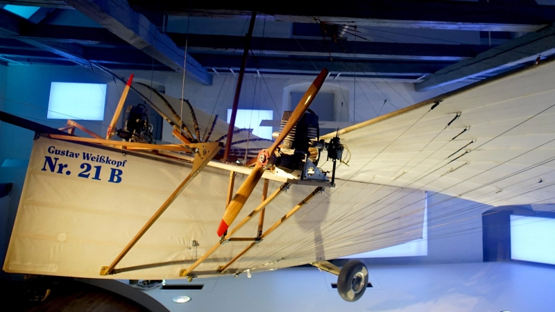 Gustav Weißkopf hat wahrscheinlich als Erster einen Motorflug durchgeführt. Ein Nachbau seines Fluggeräts ist im Museum „Pioniere der Lüfte” in Leutershausen zu sehen.  (Foto: Heinz Wraneschitz)