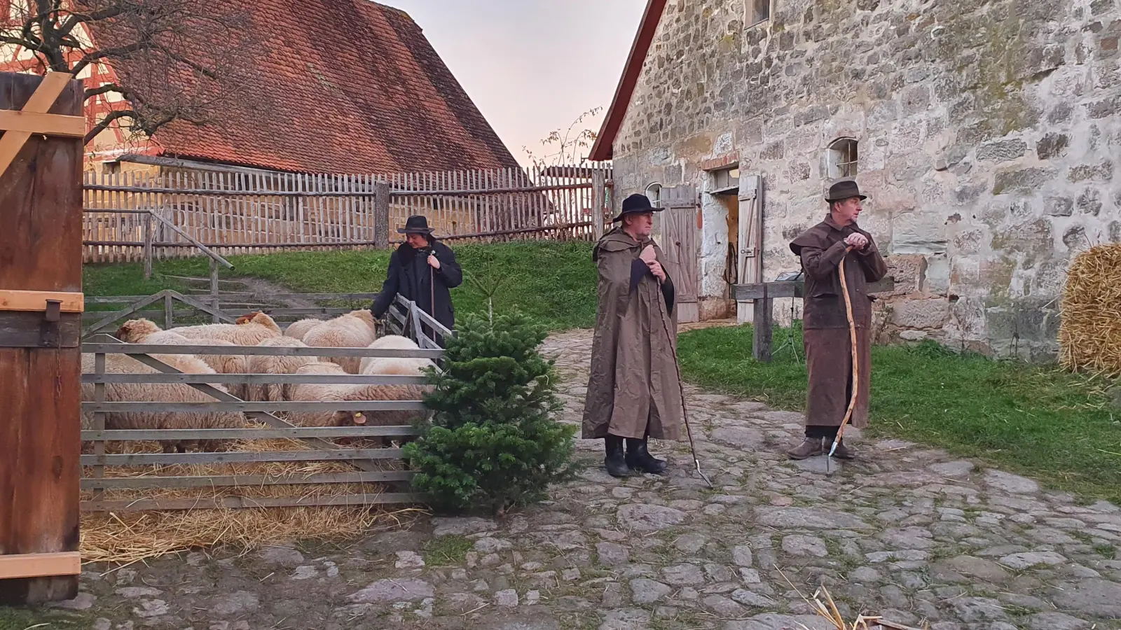 Bereits um 15 Uhr beginnt in diesem Jahr das Weihnachtsspiel nach Hans Sachs im Freilandmuseum. (Foto: Lisa Baluschek)