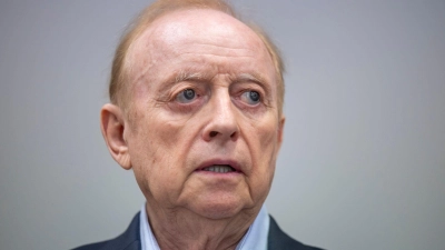 Bleibt wegen Krankheit auf freiem Fuß: Alfons Schuhbeck. (Archivbild) (Foto: Peter Kneffel/dpa)