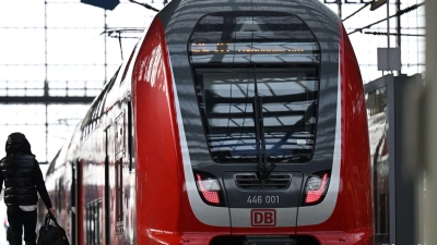 Der tödliche Angriff auf einen Zugbegleiter in einem Regionalzug hat bundesweit Entsetzen ausgelöst. (Archivbild) (Foto: Michael Brandt/dpa)