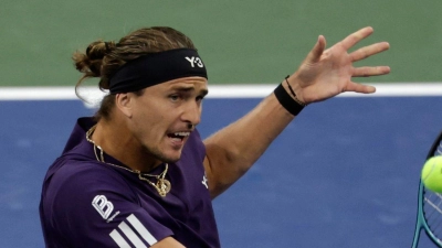 Zverev gewann seine Zweitrundenpartie in New York ohne zu glänzen. (Foto: Adam Hunger/AP/dpa)