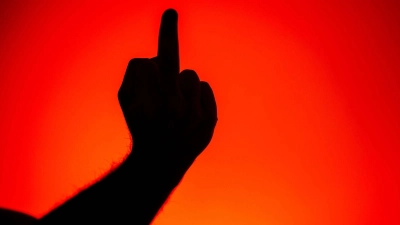 Weint die Schichtmutter oder nicht? Ein Gericht entschied: Vulgäre Kritik ist nicht automatisch ein Kündigungsgrund. (Foto: Sina Schuldt/dpa/dpa-tmn)