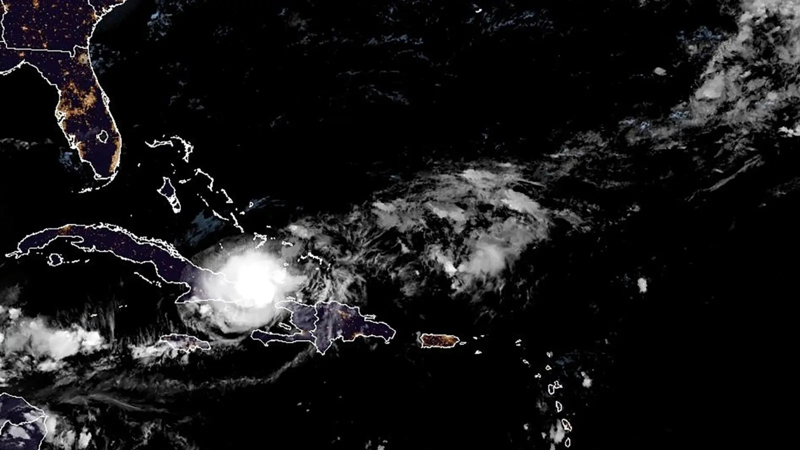 „Oscar“ hat sich über Kuba zum Tropensturm abgeschwächt (Handout). (Foto: -/NOAA via AP/dpa)