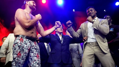 Box-Champion Tyson Fury (l) kämpft in Saudi-Arabien gegen Francis Ngannou. (Foto: James Manning/PA Wire/dpa)