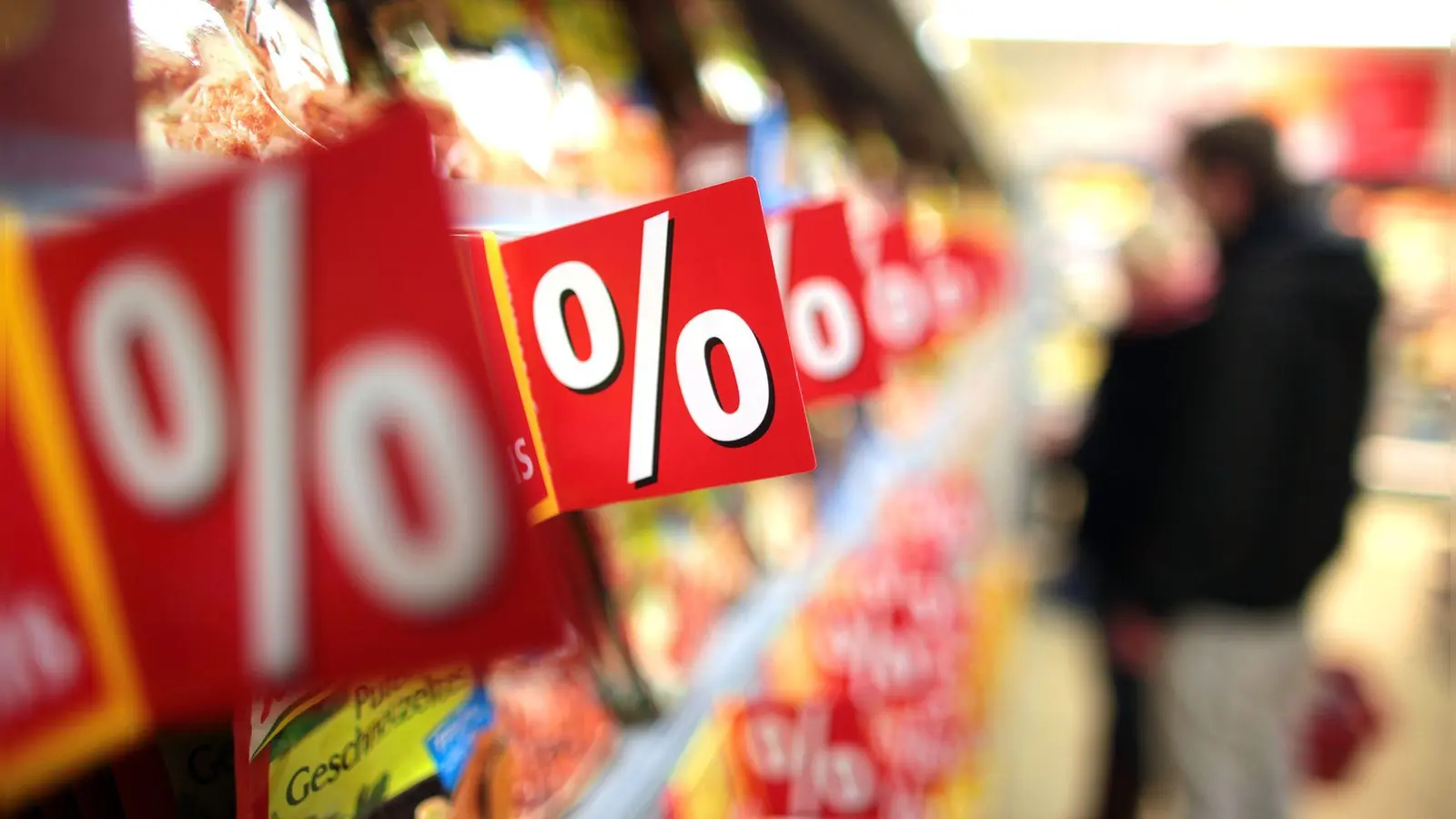 Händler dürfen nicht mit sogenannten Lockangeboten werben, die nicht oder nur in völlig unzureichender Menge verfügbar sind. (Foto: Oliver Berg/dpa/dpa-tmn)