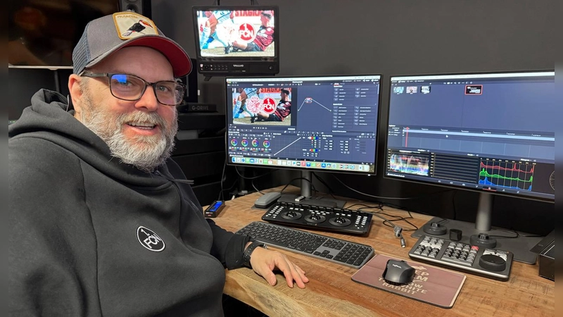 Christian Mössner ist begeisterter Filmemacher und Club-Fan. Nun produzierte er „Aura einer Legende”. Der Film läuft am Sonntag im Kino von Feuchtwangen. (Foto: Bernhard Weise)