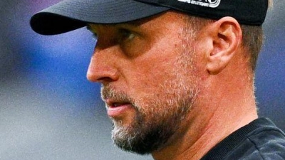 Nach der Niederlage in München bereitet Coach Sebastian Hoeneß die Stuttgarter auf das Halbfinale im DFB-Pokal vor. (Foto: Tom Weller/dpa)