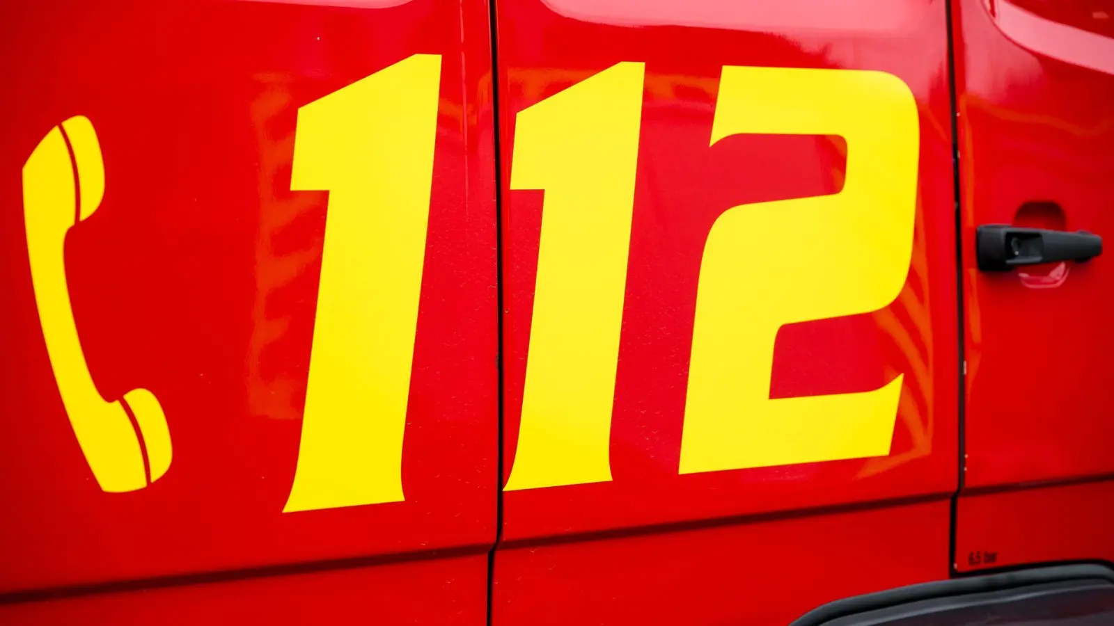 Die Feuerwehr brachte das Feuer auf der A3 unter Kontrolle. (Symbolbild) (Foto: Daniel Vogl/dpa)