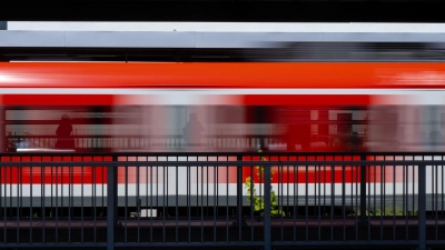 Auch die Münchner S-Bahn ist von der Funkstörung betroffen. (Archivbild) (Foto: Sven Hoppe/dpa)